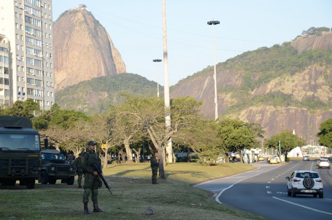 Forças armadas ocupam ruas do Rio